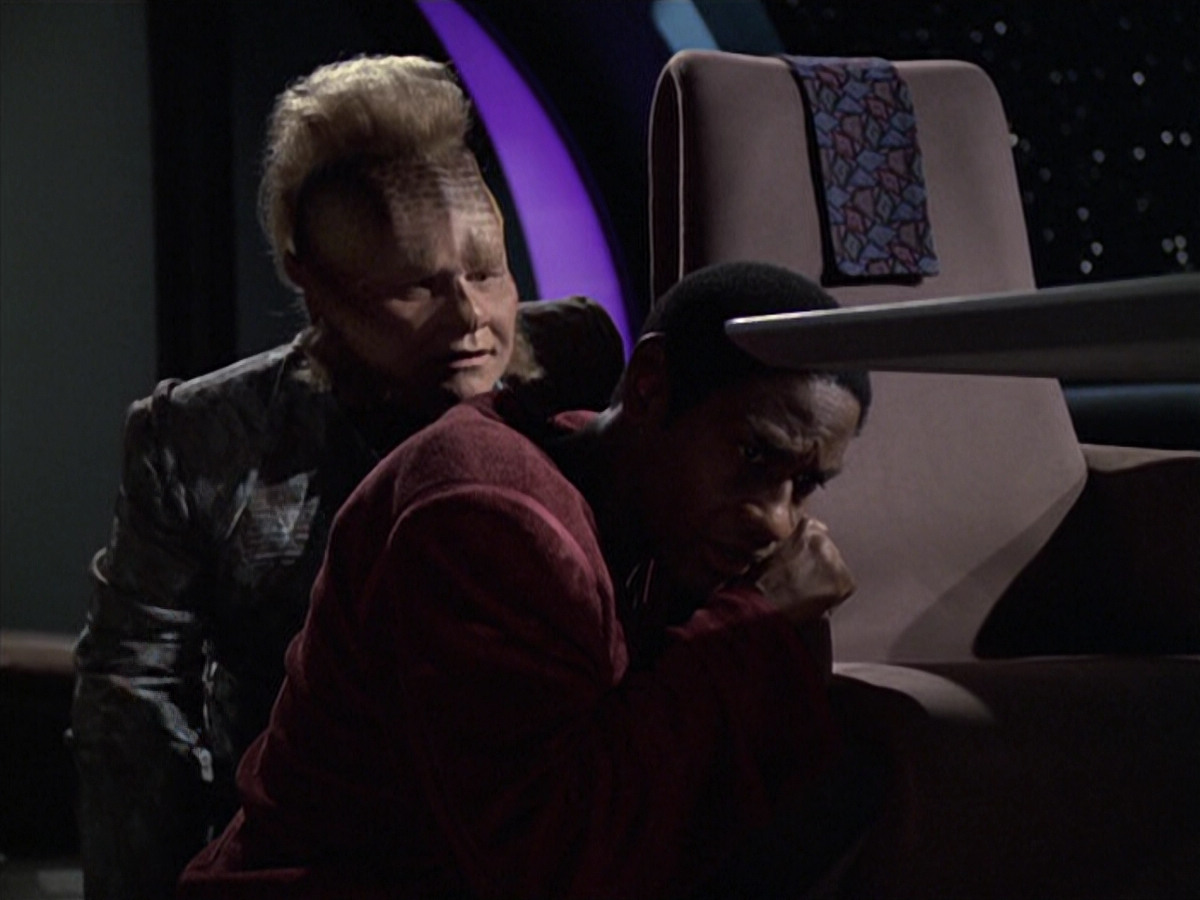 extant_StarTrek_VOY_6x06-Riddles_01729.jpg