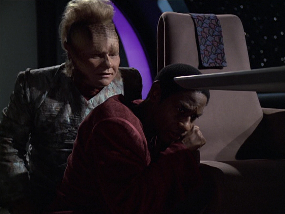extant_StarTrek_VOY_6x06-Riddles_01730.jpg