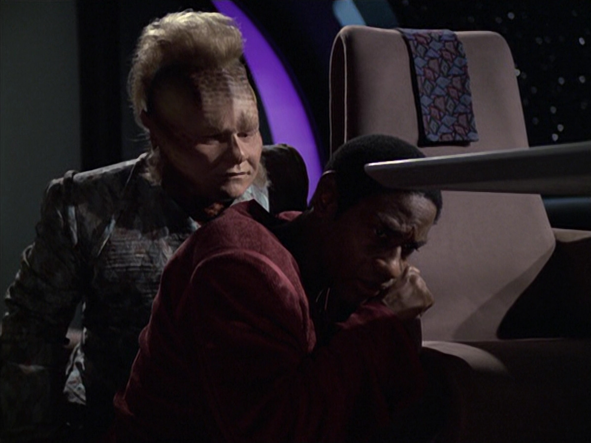 extant_StarTrek_VOY_6x06-Riddles_01731.jpg