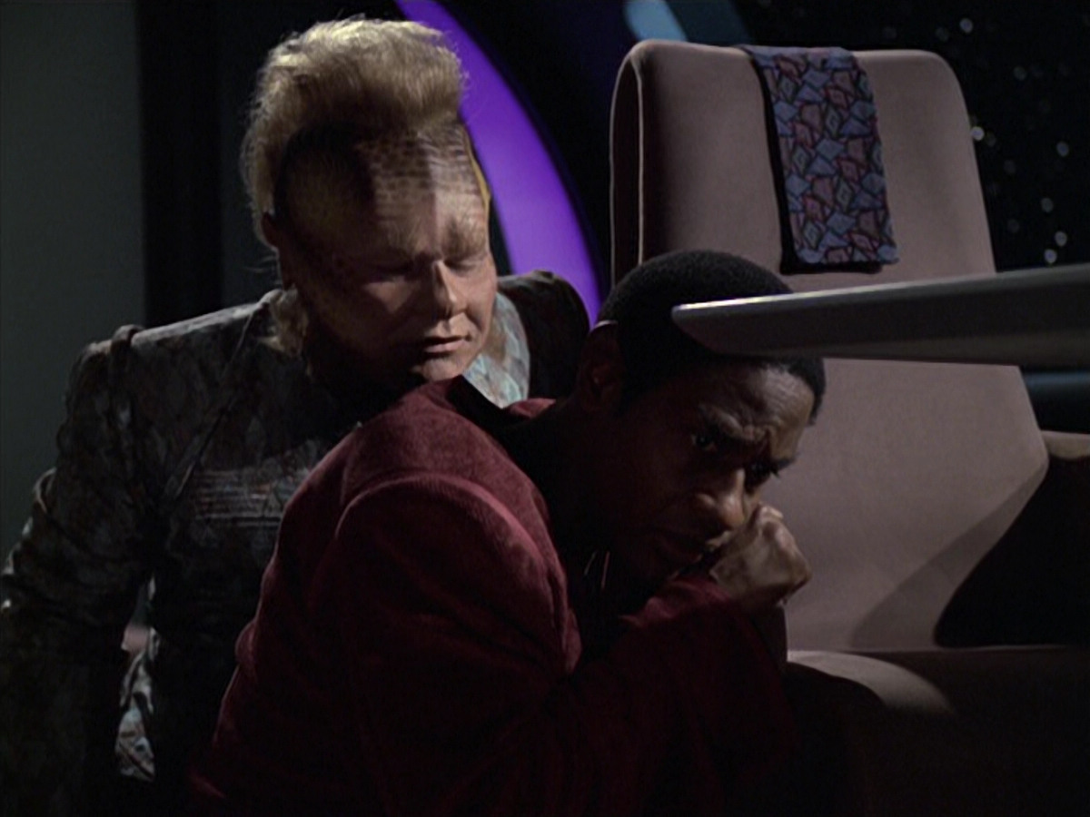 extant_StarTrek_VOY_6x06-Riddles_01733.jpg