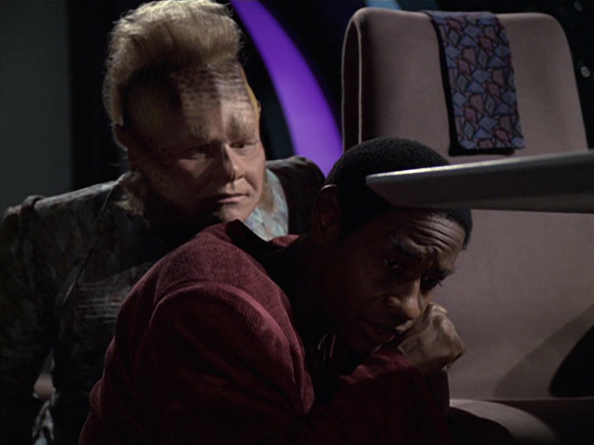 extant_StarTrek_VOY_6x06-Riddles_01740.jpg