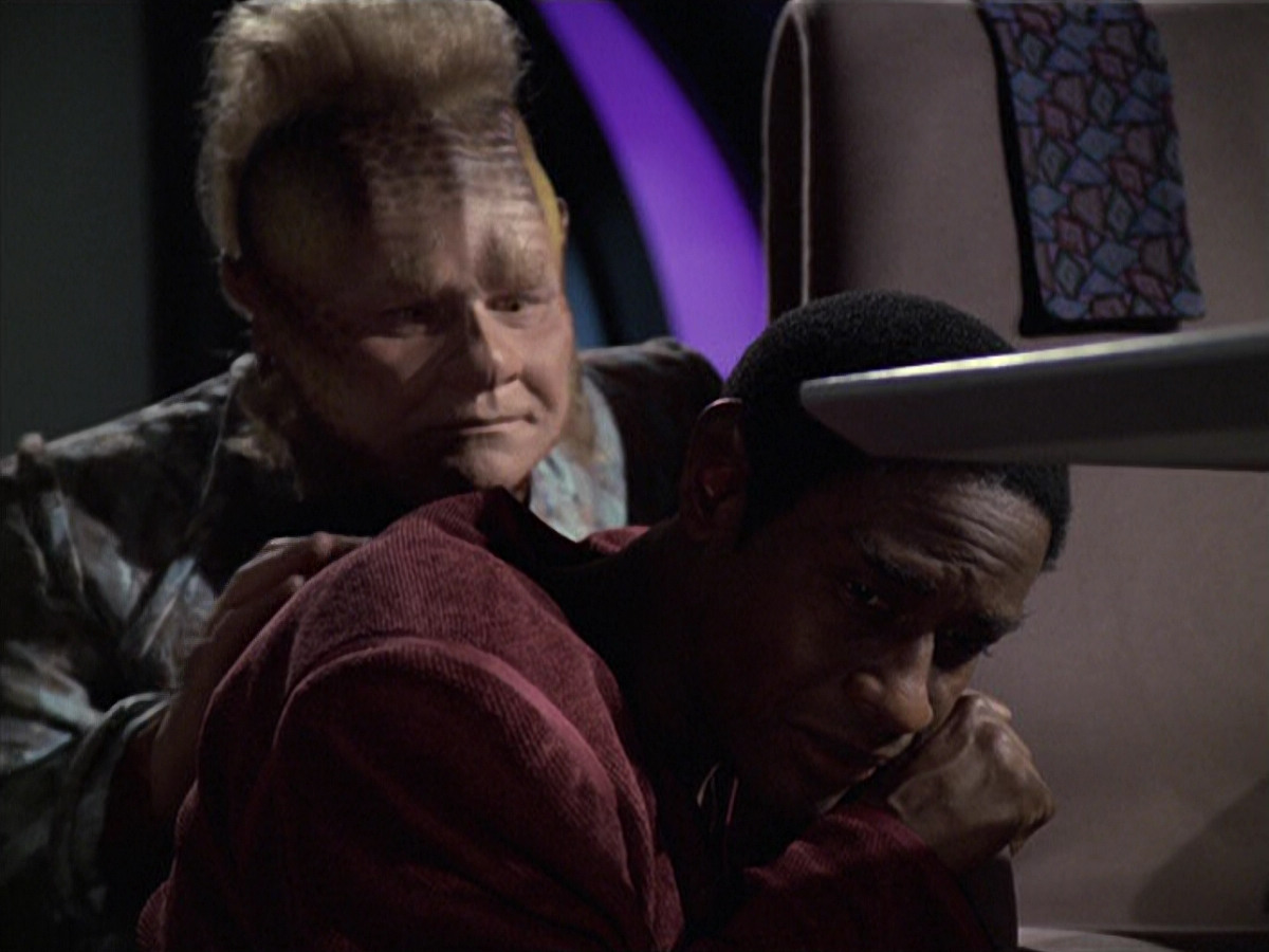 extant_StarTrek_VOY_6x06-Riddles_01749.jpg