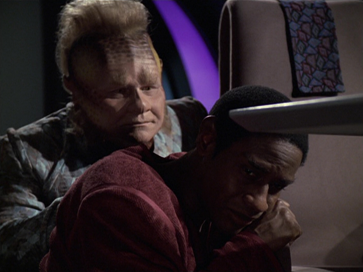 extant_StarTrek_VOY_6x06-Riddles_01751.jpg