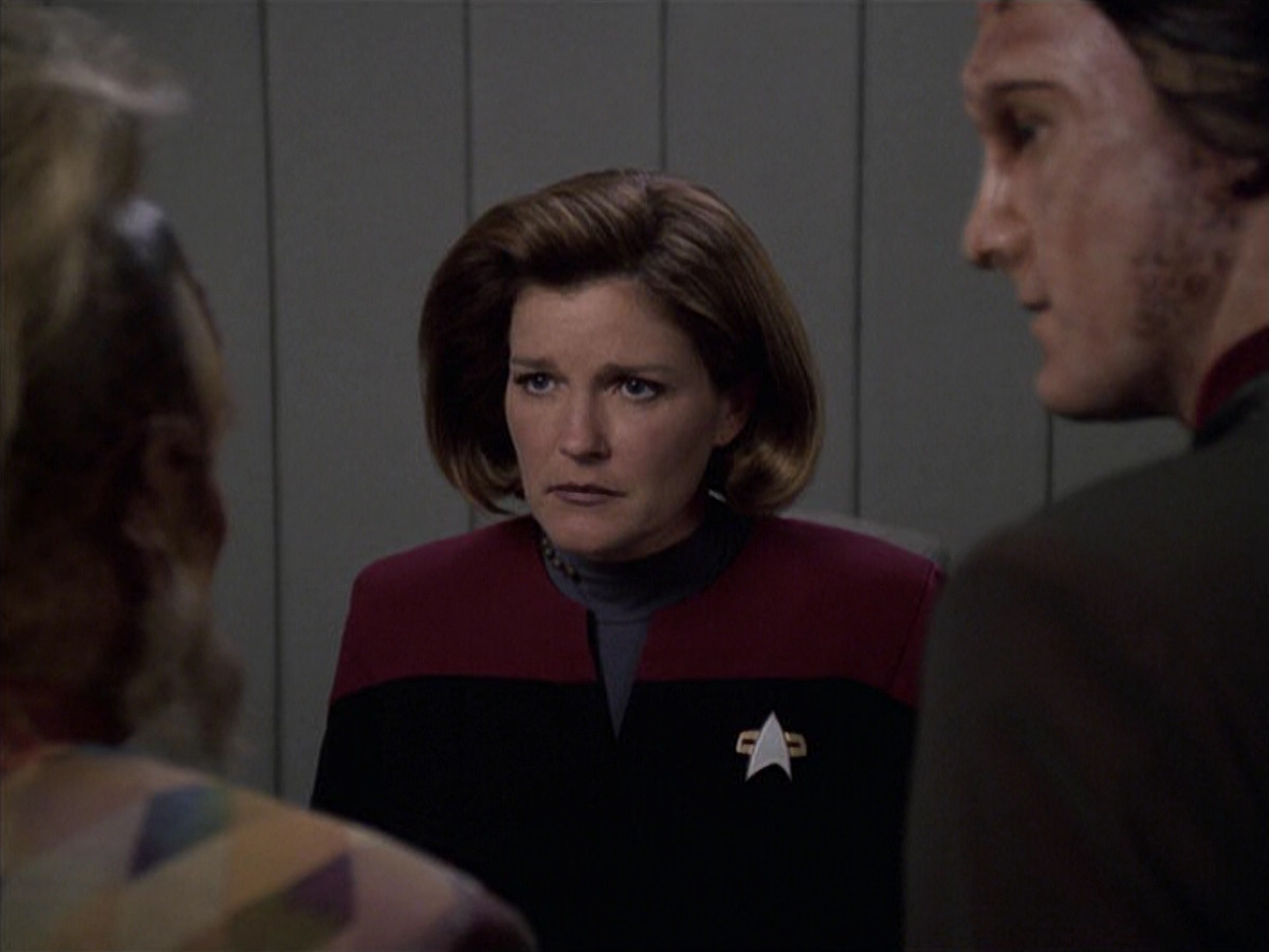 extant_StarTrek_VOY_6x06-Riddles_01776.jpg