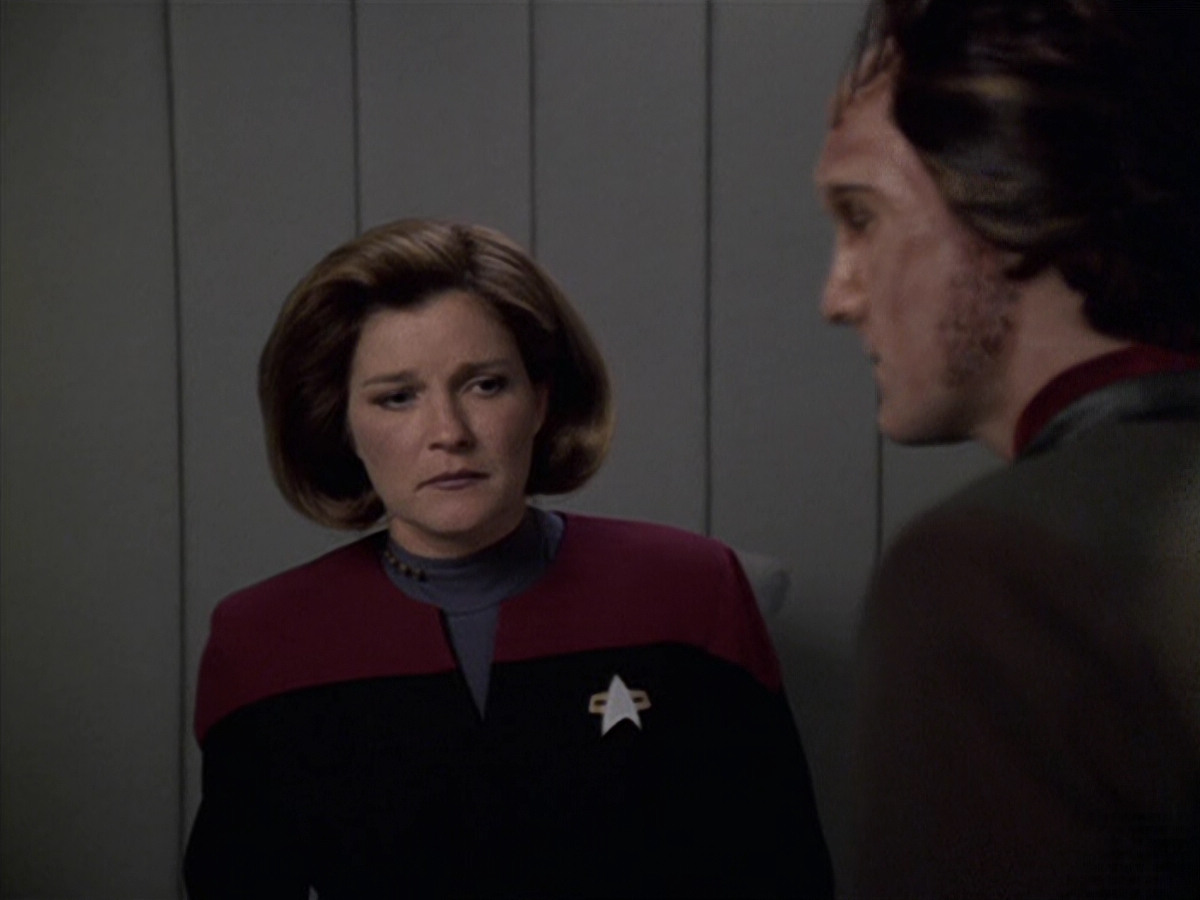 extant_StarTrek_VOY_6x06-Riddles_01792.jpg