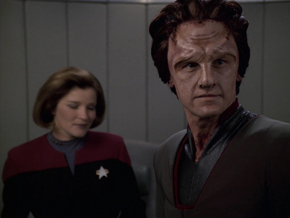 extant_StarTrek_VOY_6x06-Riddles_01802.jpg