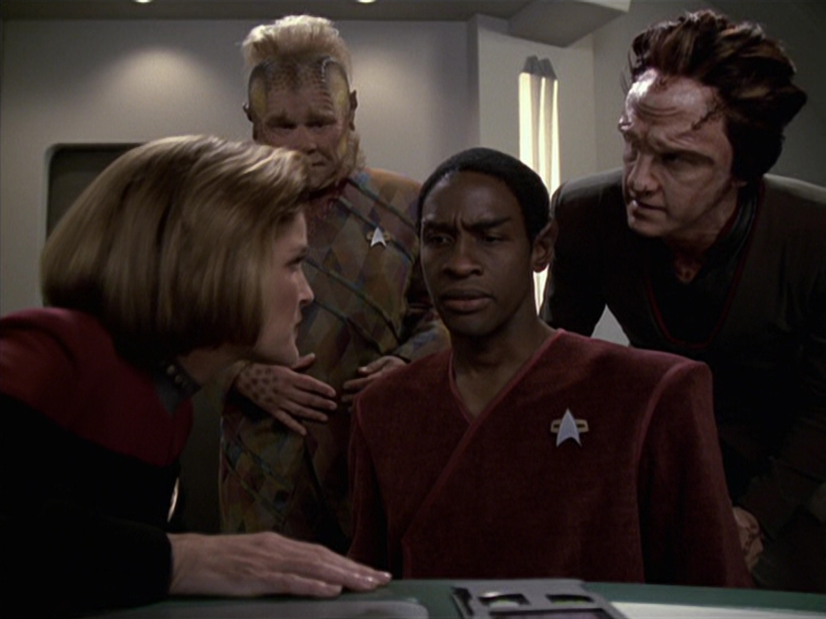 extant_StarTrek_VOY_6x06-Riddles_01841.jpg