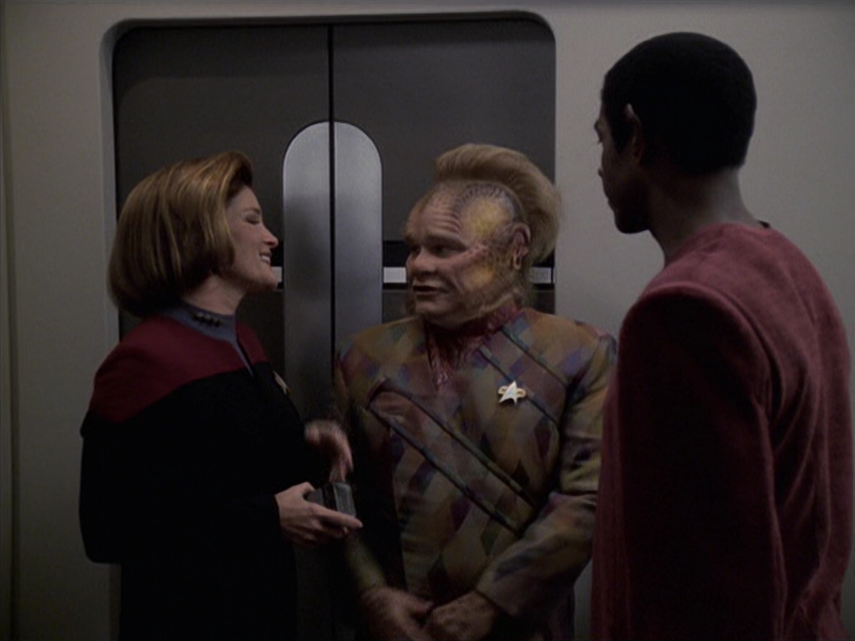 extant_StarTrek_VOY_6x06-Riddles_01936.jpg
