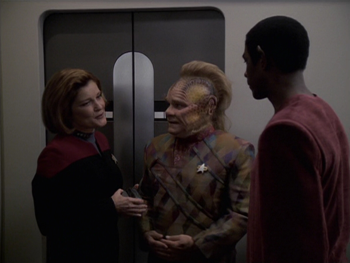 extant_StarTrek_VOY_6x06-Riddles_01940.jpg