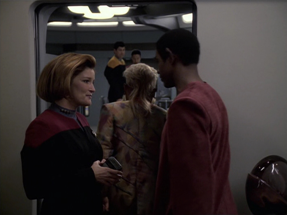 extant_StarTrek_VOY_6x06-Riddles_01947.jpg