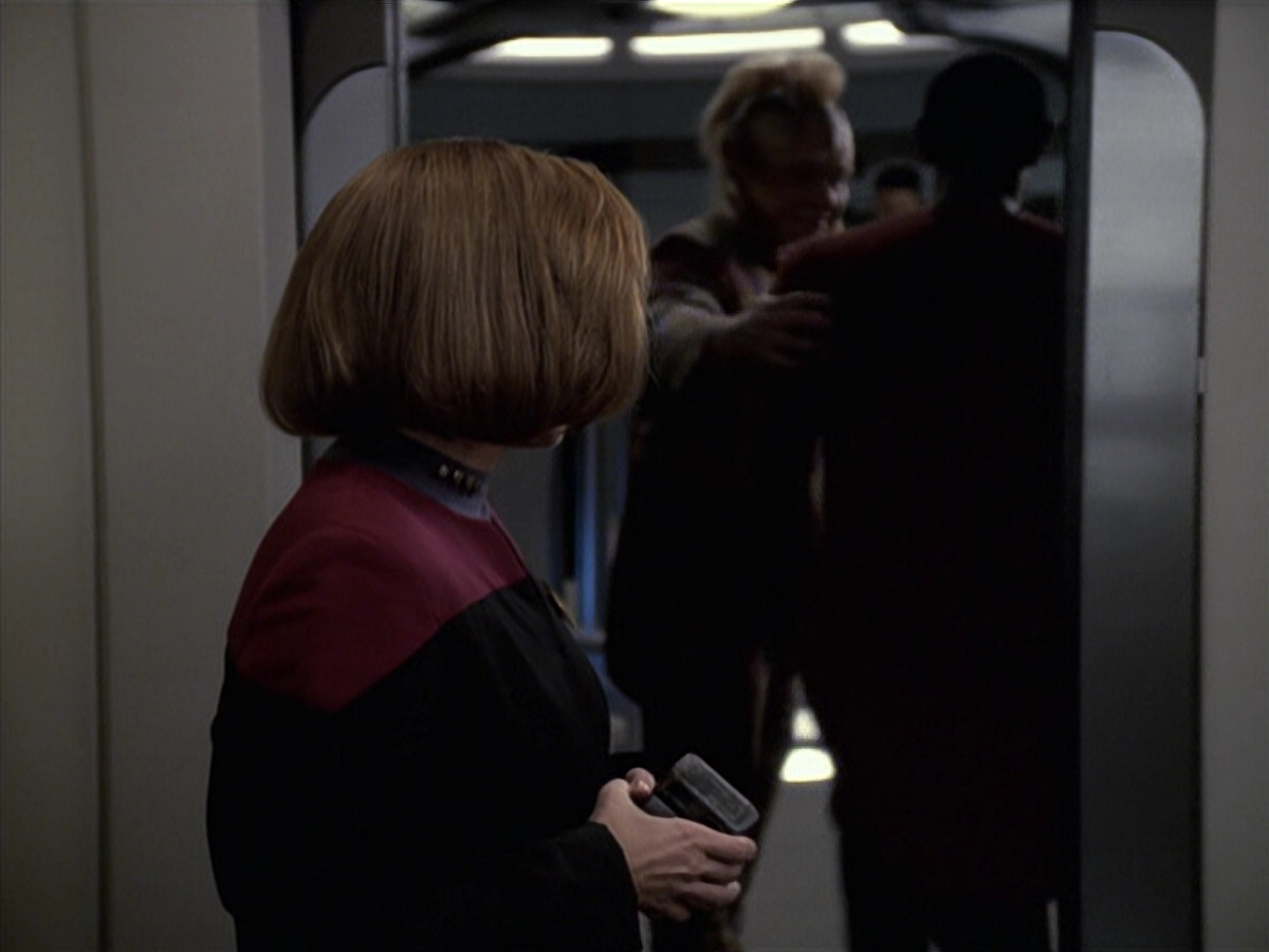 extant_StarTrek_VOY_6x06-Riddles_01950.jpg