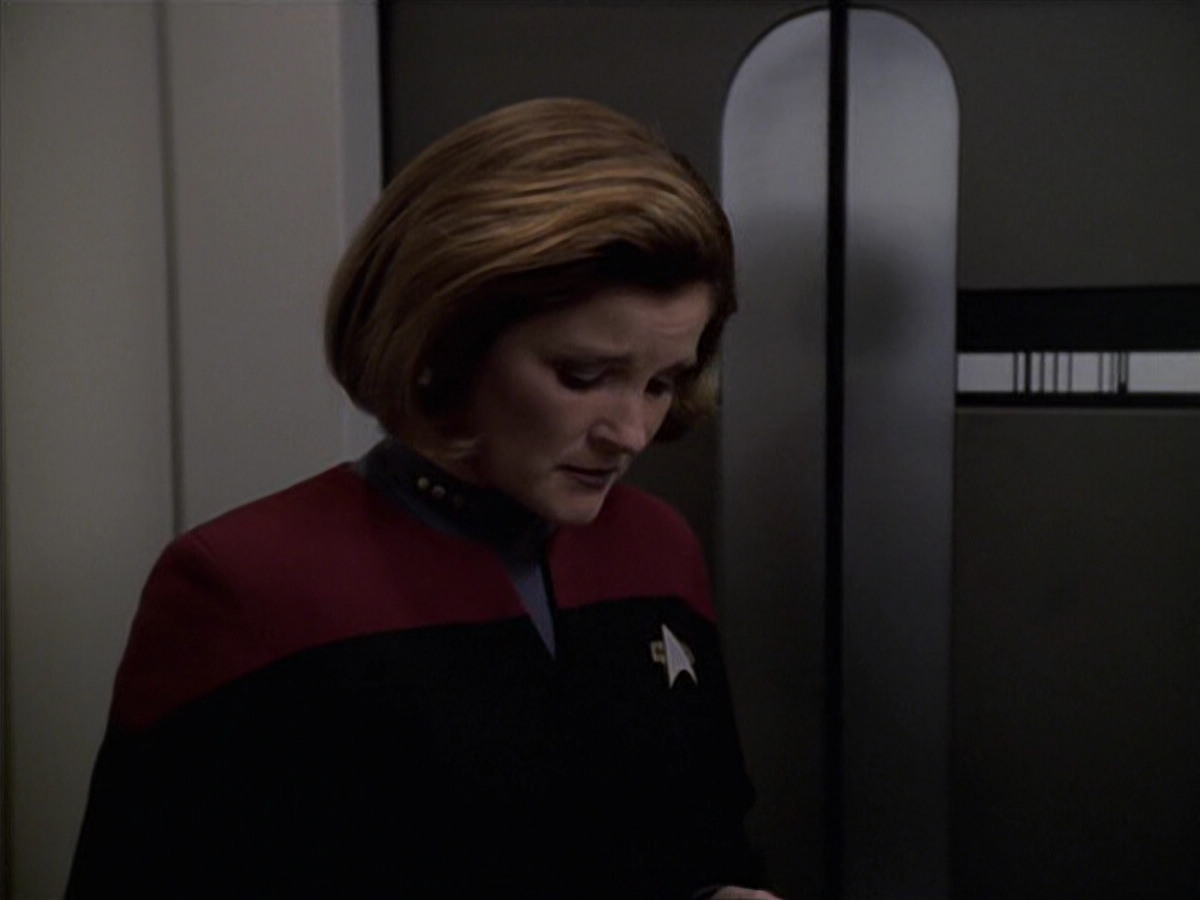 extant_StarTrek_VOY_6x06-Riddles_01952.jpg