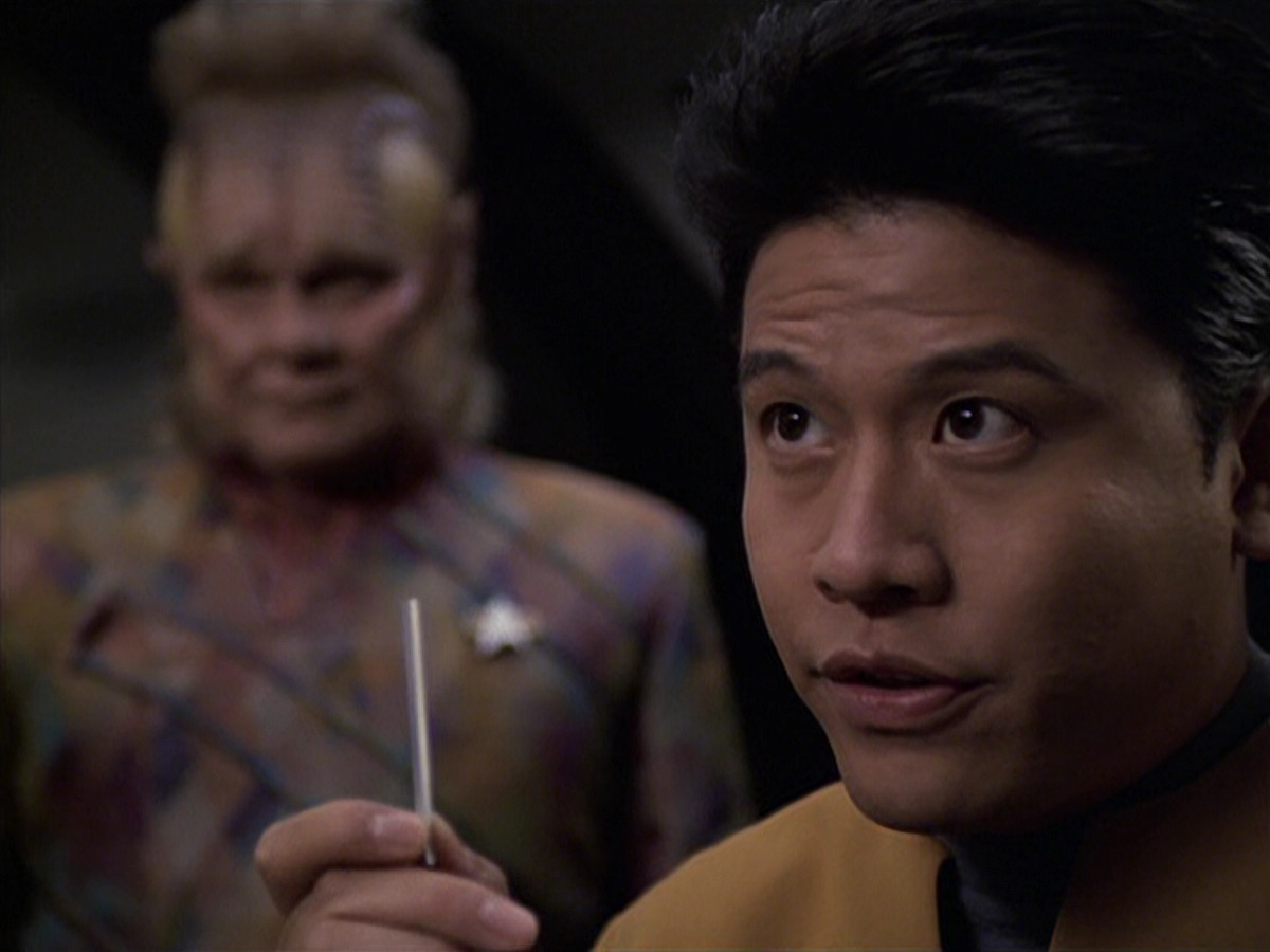 extant_StarTrek_VOY_6x06-Riddles_01963.jpg