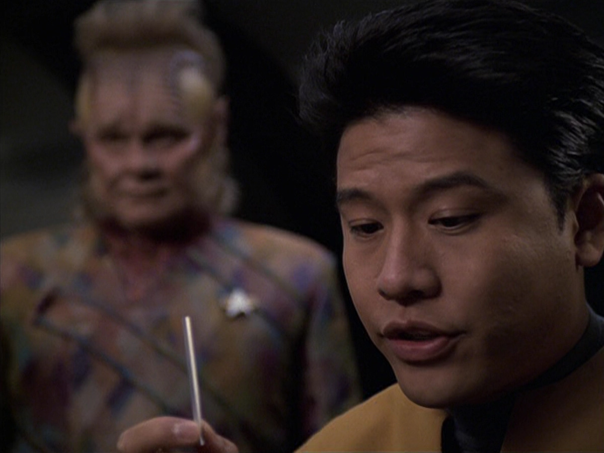 extant_StarTrek_VOY_6x06-Riddles_01965.jpg