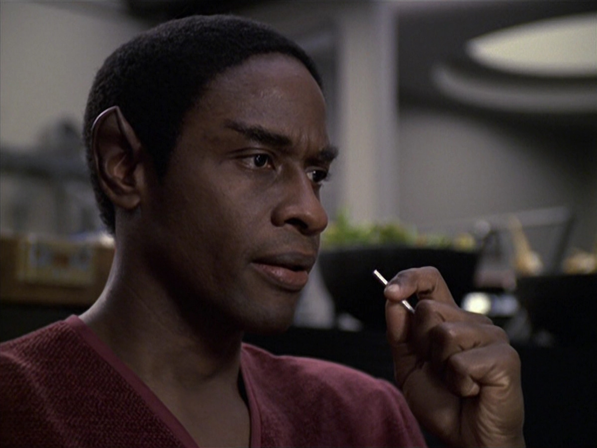 extant_StarTrek_VOY_6x06-Riddles_02026.jpg