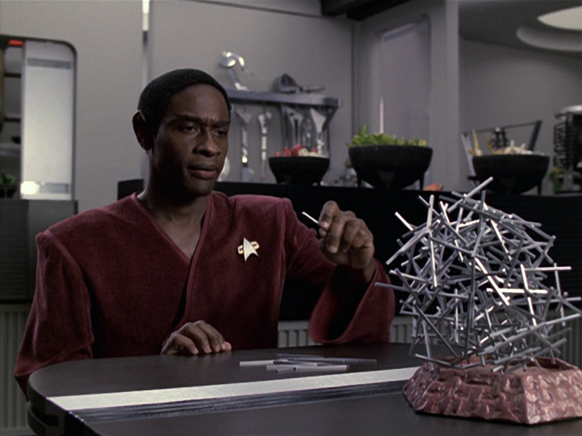 extant_StarTrek_VOY_6x06-Riddles_02027.jpg