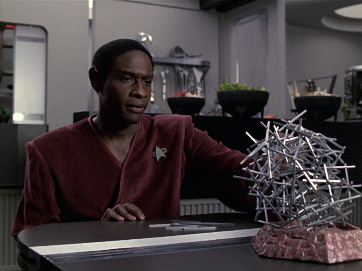 extant_StarTrek_VOY_6x06-Riddles_02032.jpg