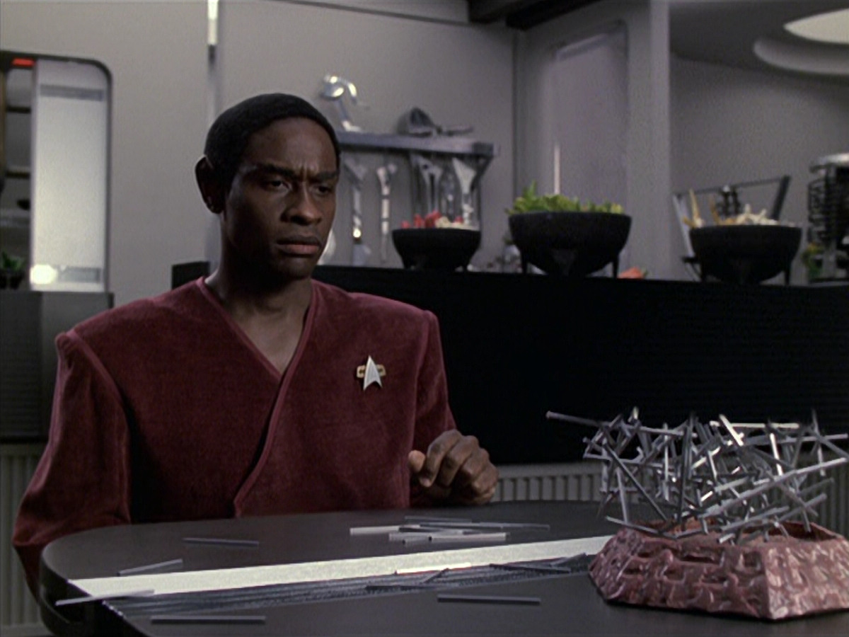 extant_StarTrek_VOY_6x06-Riddles_02035.jpg