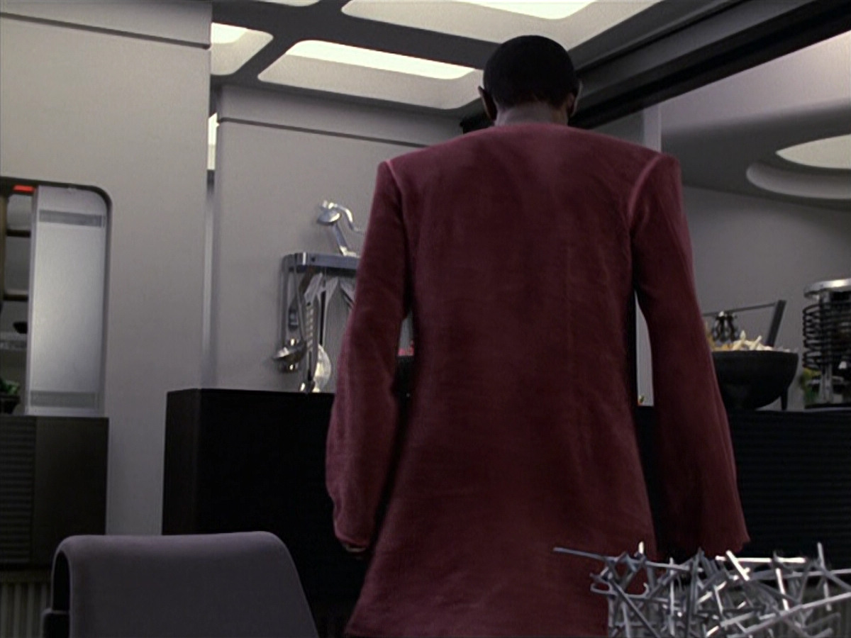 extant_StarTrek_VOY_6x06-Riddles_02065.jpg