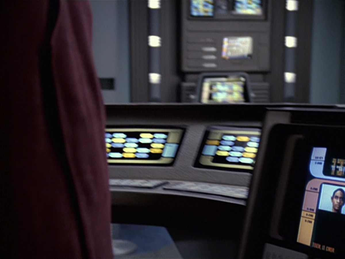 extant_StarTrek_VOY_6x06-Riddles_02086.jpg