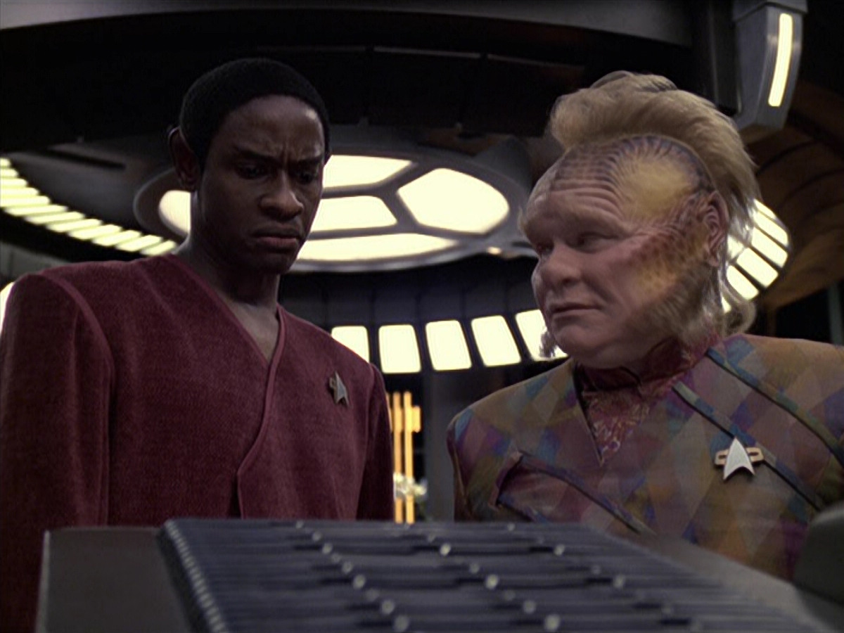 extant_StarTrek_VOY_6x06-Riddles_02092.jpg