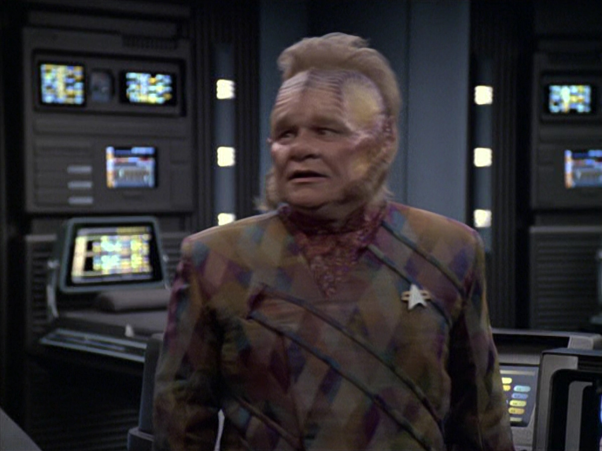 extant_StarTrek_VOY_6x06-Riddles_02148.jpg