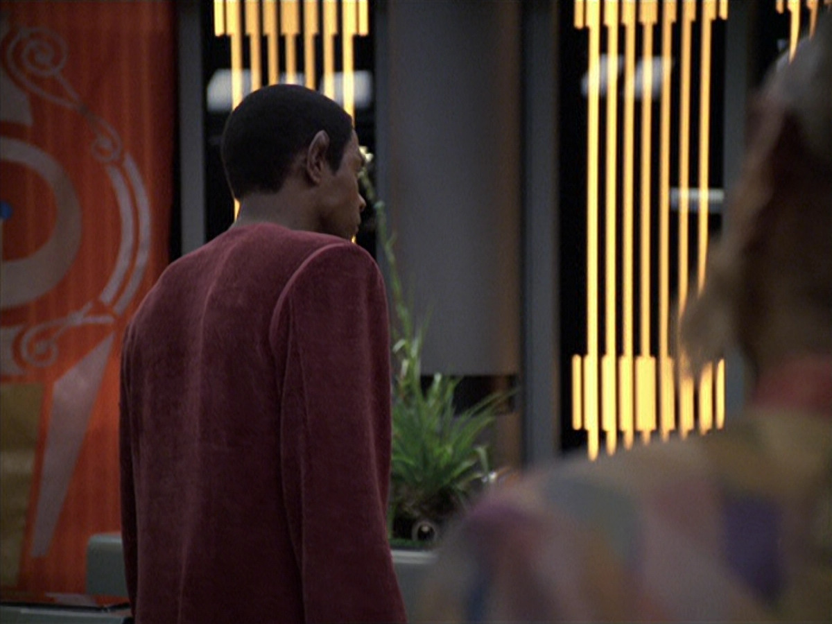 extant_StarTrek_VOY_6x06-Riddles_02156.jpg