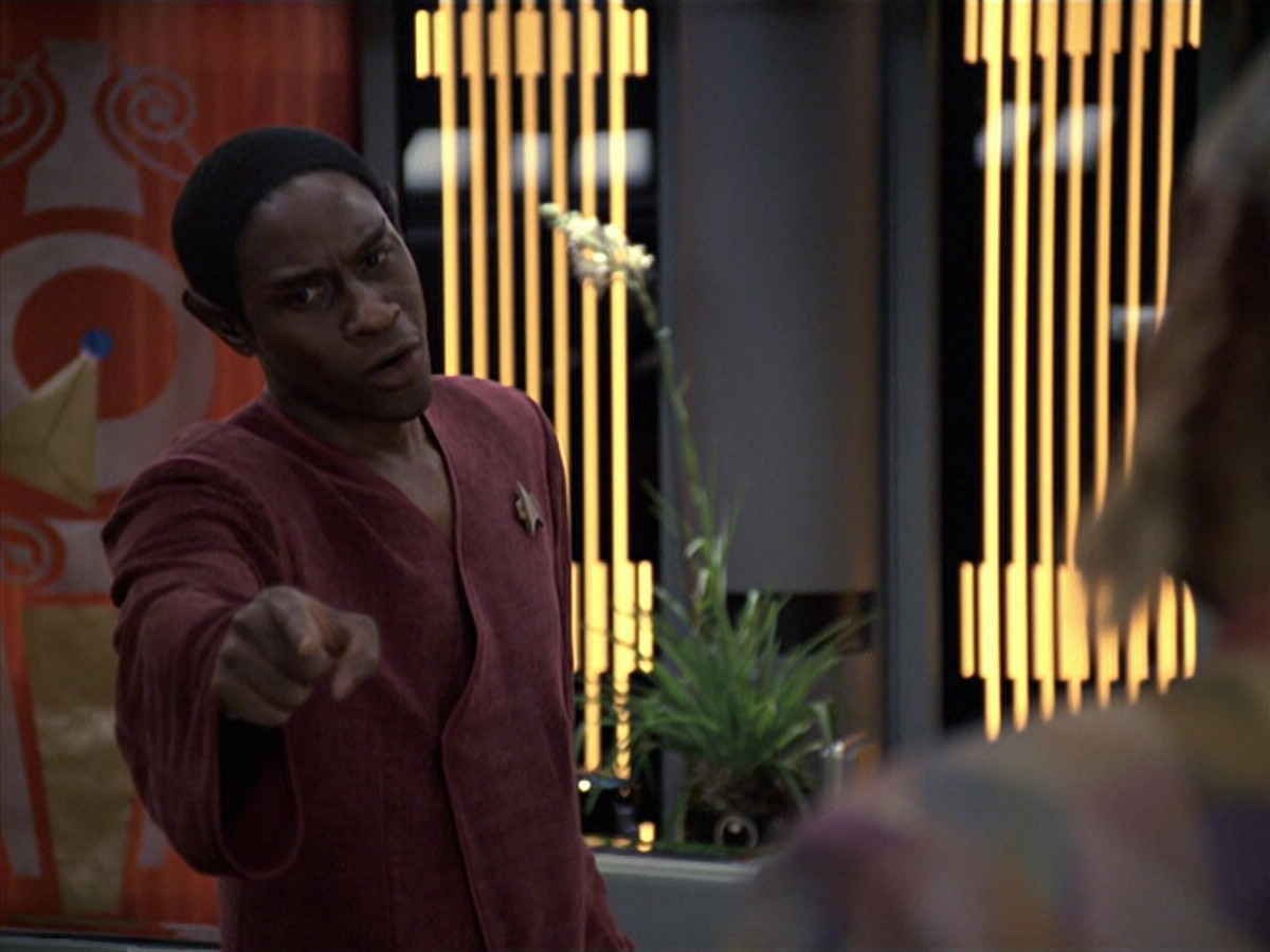 extant_StarTrek_VOY_6x06-Riddles_02163.jpg