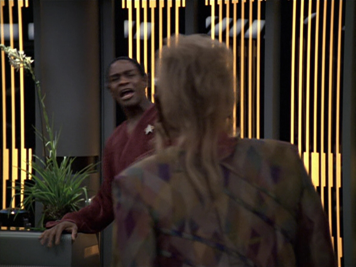 extant_StarTrek_VOY_6x06-Riddles_02193.jpg