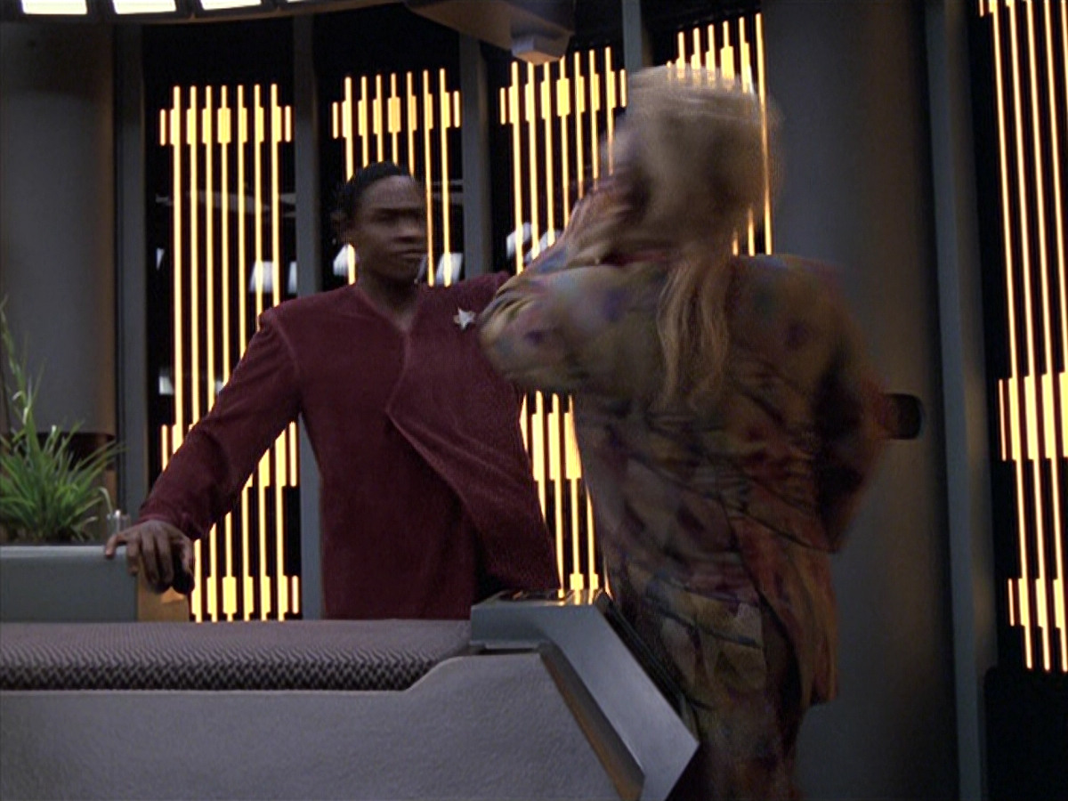 extant_StarTrek_VOY_6x06-Riddles_02201.jpg