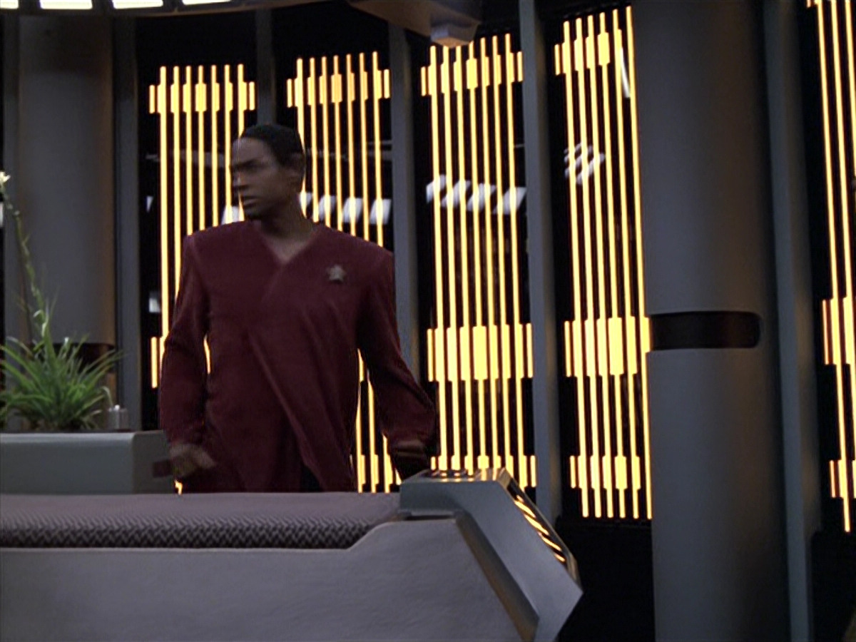 extant_StarTrek_VOY_6x06-Riddles_02202.jpg