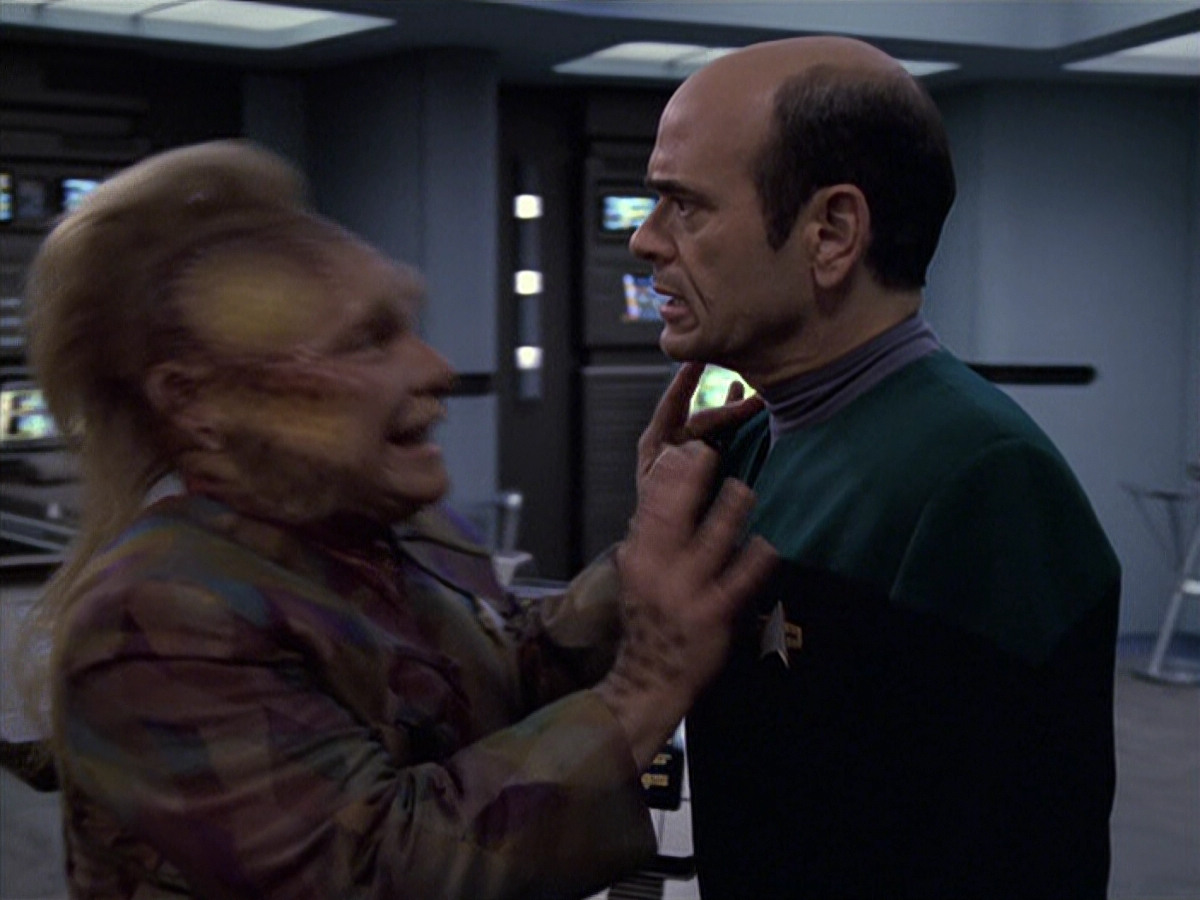 extant_StarTrek_VOY_6x06-Riddles_02213.jpg