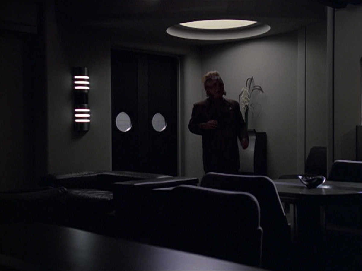 extant_StarTrek_VOY_6x06-Riddles_02256.jpg