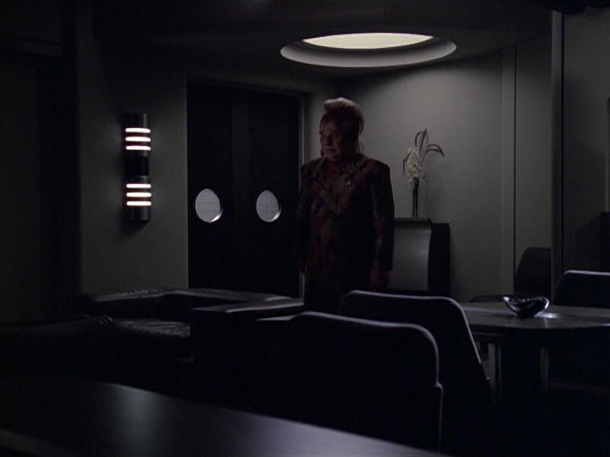 extant_StarTrek_VOY_6x06-Riddles_02264.jpg