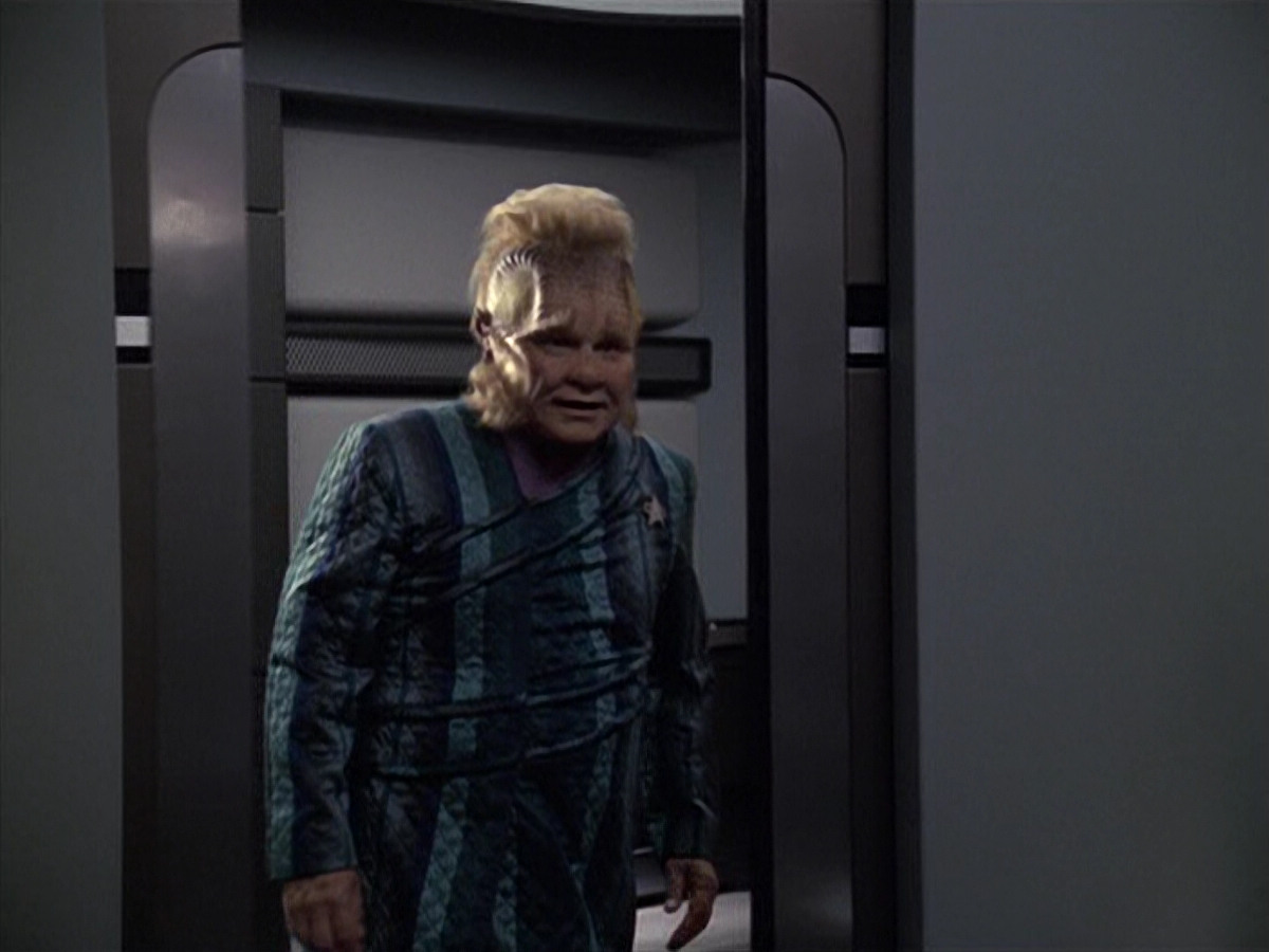 extant_StarTrek_VOY_6x06-Riddles_03129.jpg