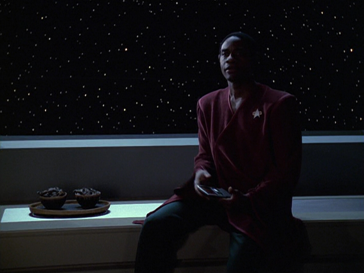 extant_StarTrek_VOY_6x06-Riddles_03135.jpg