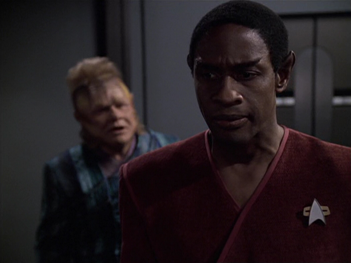 extant_StarTrek_VOY_6x06-Riddles_03191.jpg