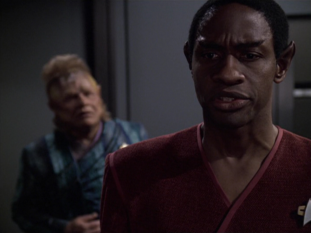extant_StarTrek_VOY_6x06-Riddles_03215.jpg