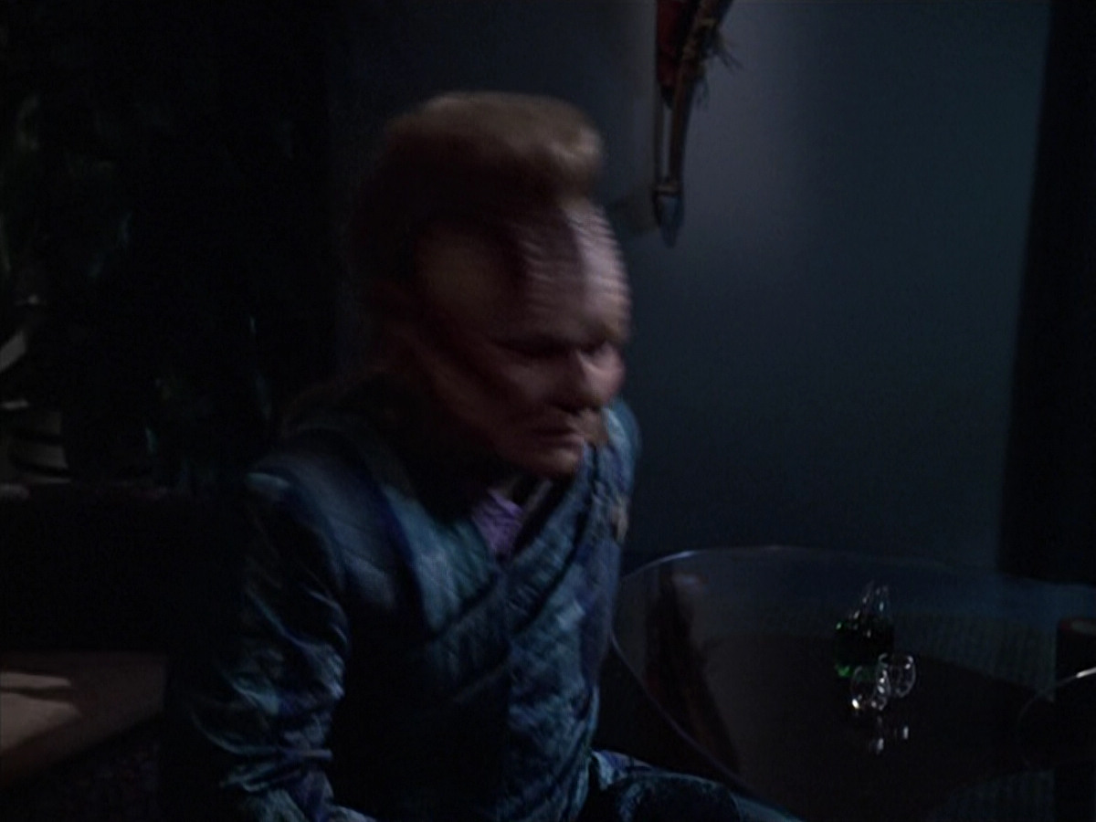 extant_StarTrek_VOY_6x06-Riddles_03360.jpg