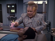 extant_StarTrek_VOY_6x06-Riddles_00970.jpg