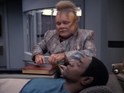 extant_StarTrek_VOY_6x06-Riddles_00978.jpg