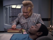 extant_StarTrek_VOY_6x06-Riddles_00981.jpg