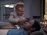 extant_StarTrek_VOY_6x06-Riddles_00987.jpg