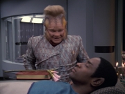 extant_StarTrek_VOY_6x06-Riddles_01005.jpg