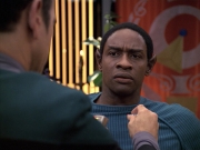 extant_StarTrek_VOY_6x06-Riddles_01130.jpg