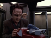 extant_StarTrek_VOY_6x06-Riddles_01151.jpg