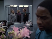 extant_StarTrek_VOY_6x06-Riddles_01377.jpg