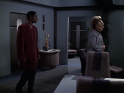 extant_StarTrek_VOY_6x06-Riddles_01524.jpg