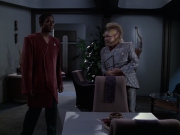 extant_StarTrek_VOY_6x06-Riddles_01528.jpg