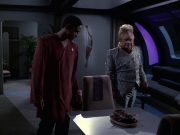 extant_StarTrek_VOY_6x06-Riddles_01539.jpg